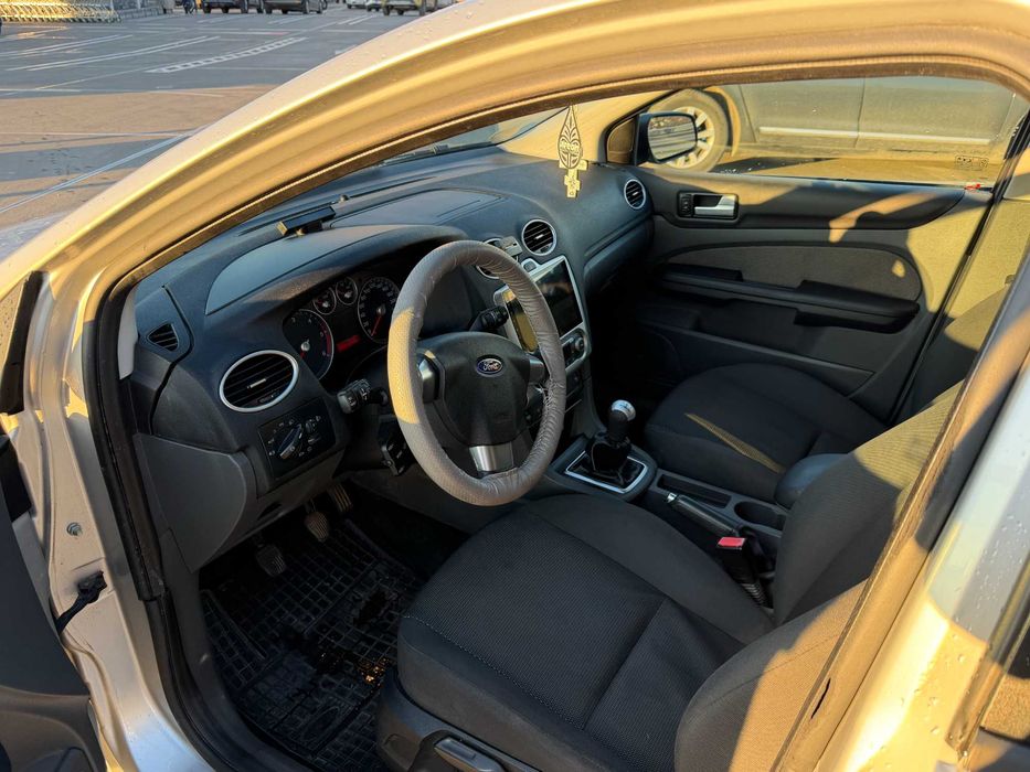 Ford Focus 2 Turnier Titanium 1.6 TDCi | Navi CarPlay | Camera