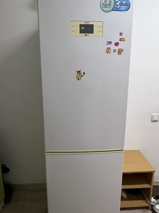 Холодильник LG в хорошем состоянии