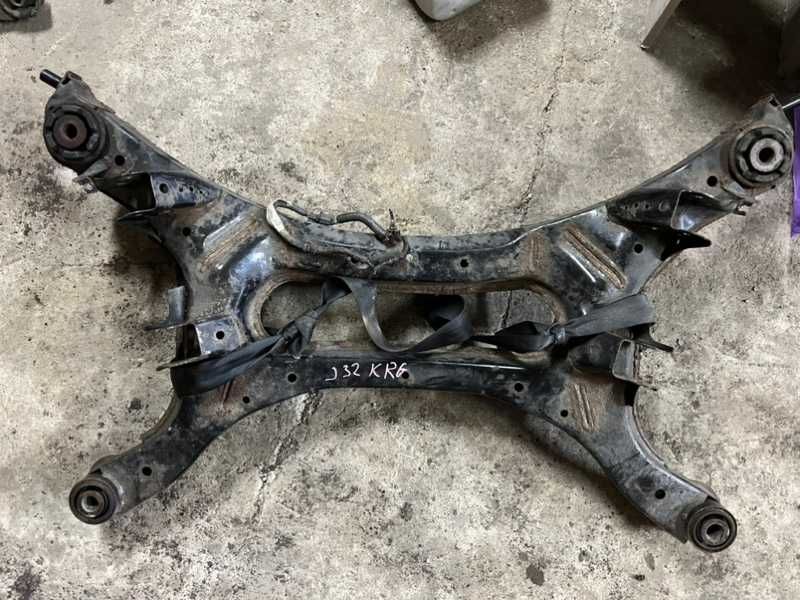 Балка подвески Nissan Teana J32