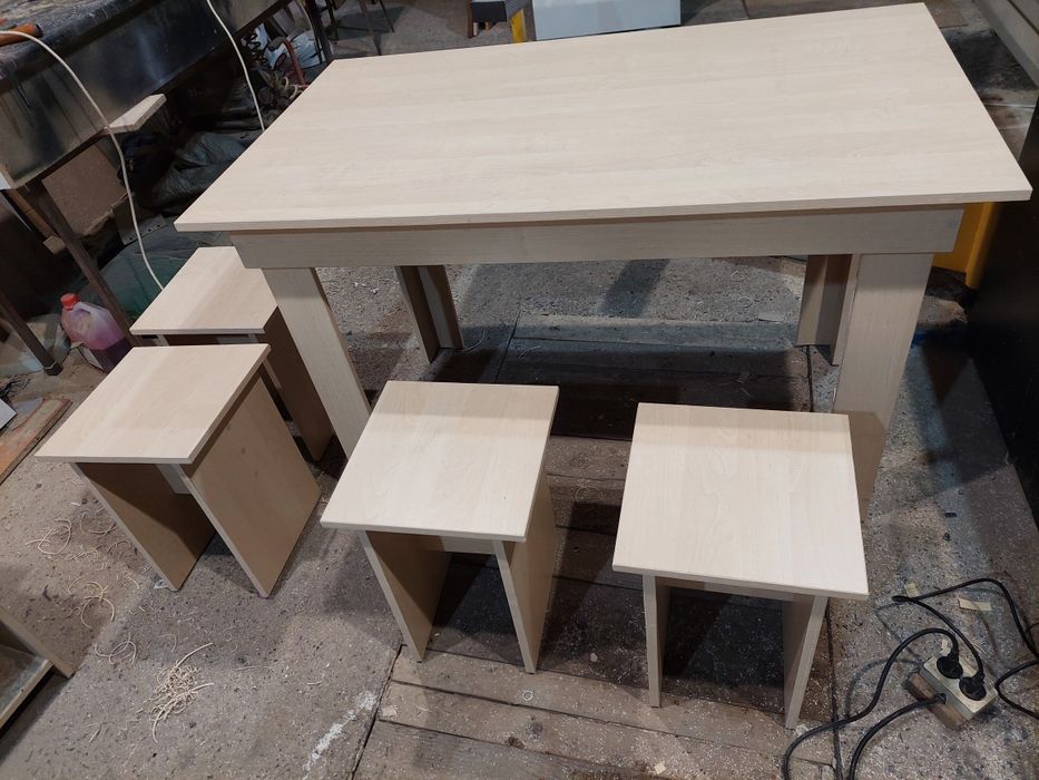 Кухонные столы и табуретки