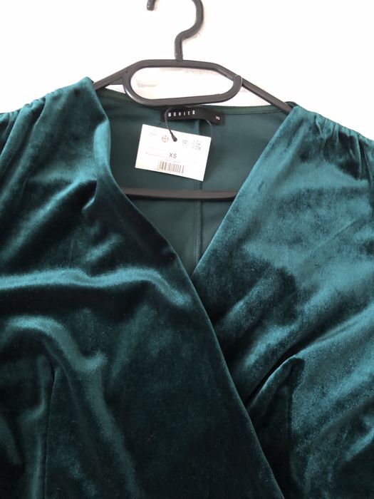 Rochie  Mohito,midi, din catifea, marimea xs.