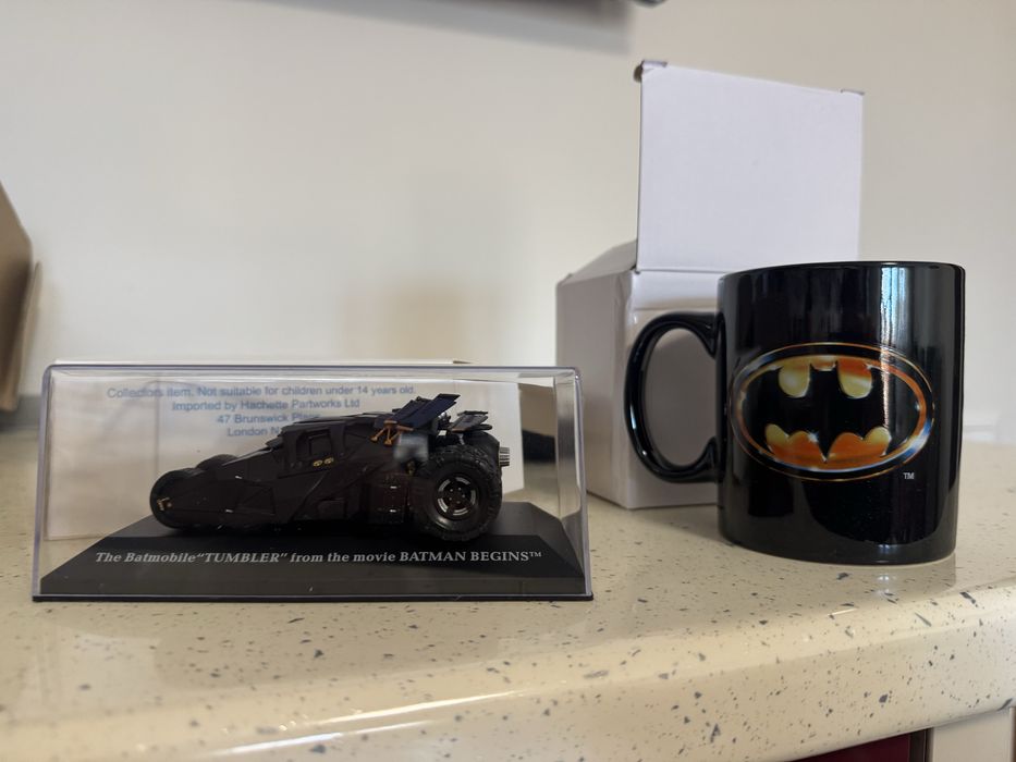 Macheta 1:43 Tumbler “the batmobile” si cana Batman Deagostini