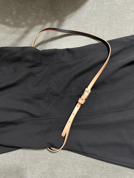 Rochița neagră, cu curelușă