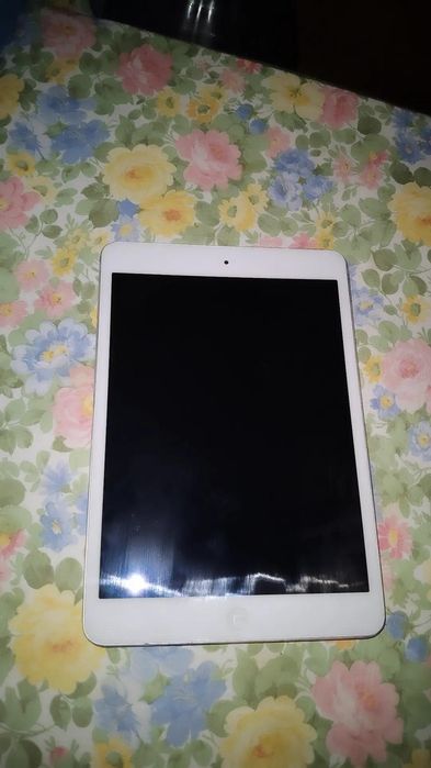 Vând tabeltă iPad urgent