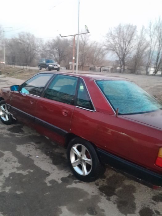 Продам машину ауди 100