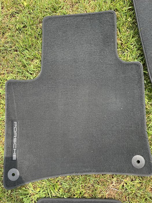 Оригинални мокетени стелки за Porsche Cayenne 2010-2018