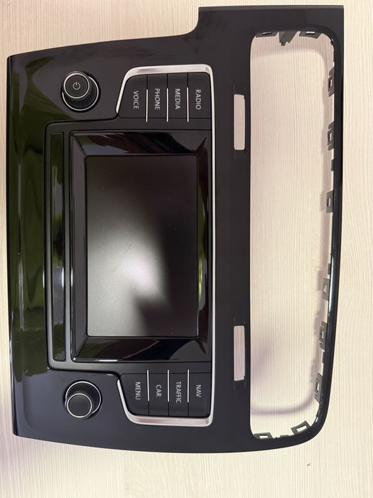 Navigație Originală VW Golf 7, Passat B8, Tiguan, Touran – Display + Unitate + Ramă