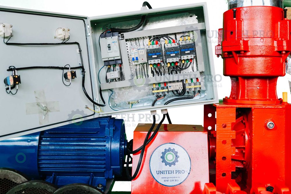 Granulator furaje KL-300 cu 3 matrite, motor inclus 22 kW Garanție