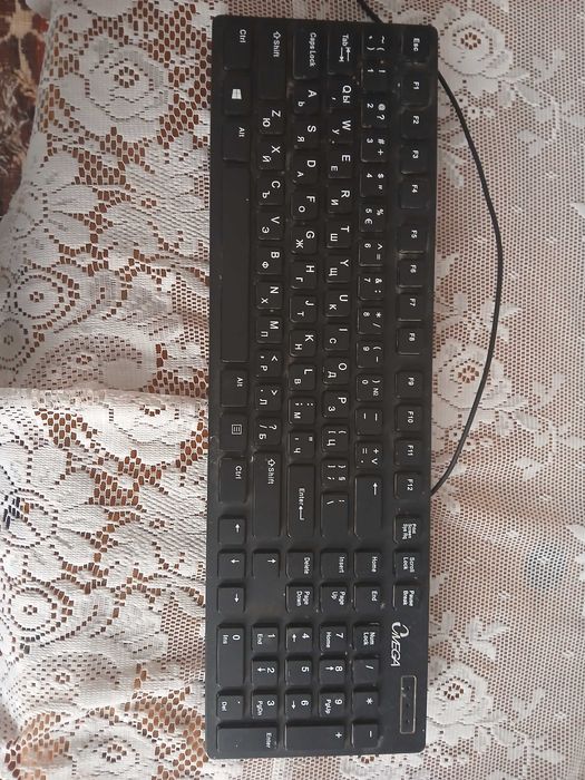 Компютър,Мунитр,мишка и клавятура