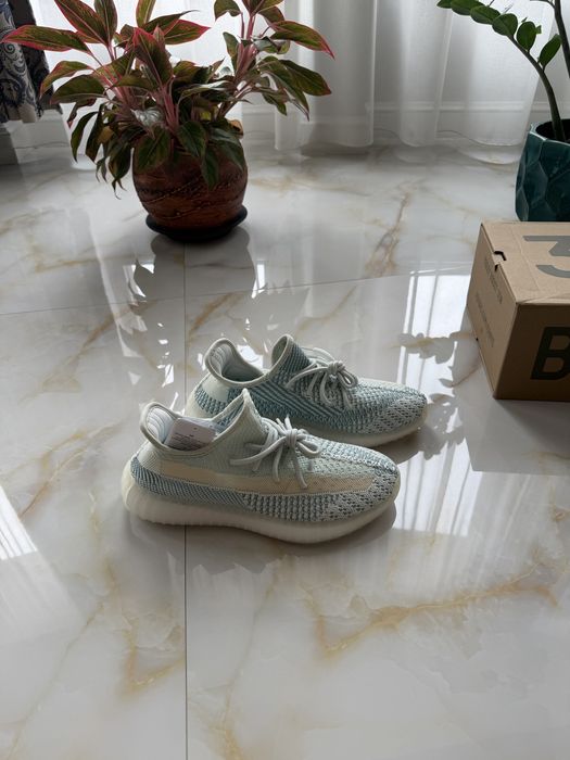 Adidasi Yezzy 350 V2