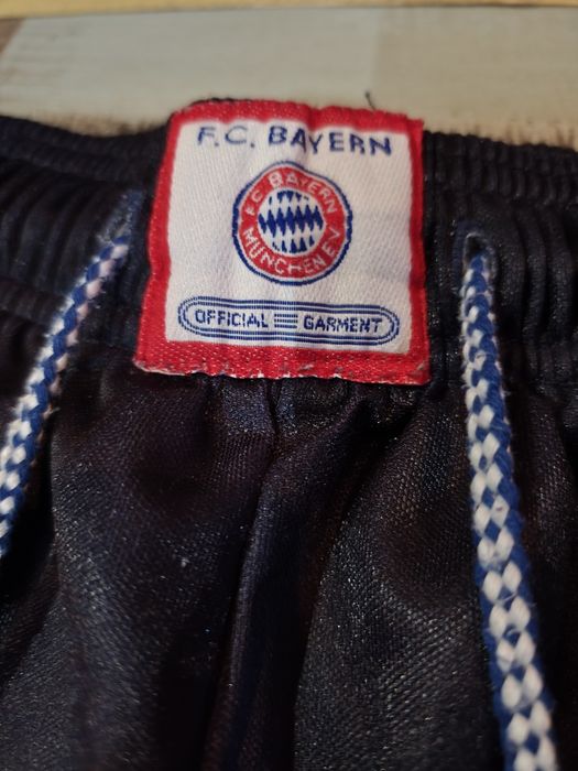 Adidas Bayern Munich home pantaloni scurti fotbal 1997-1999