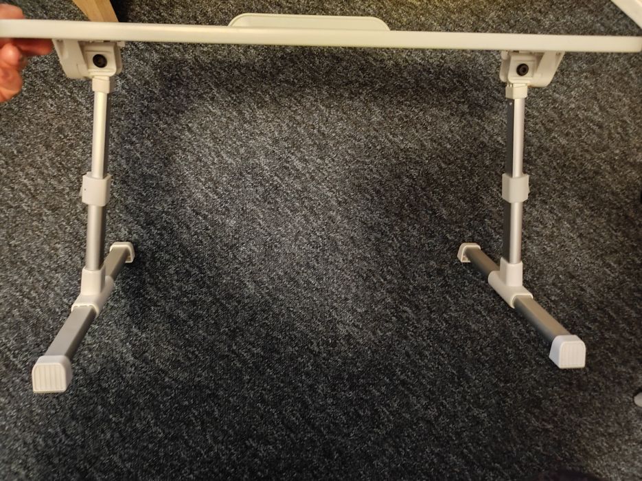 Măsuța laptop reglabilă