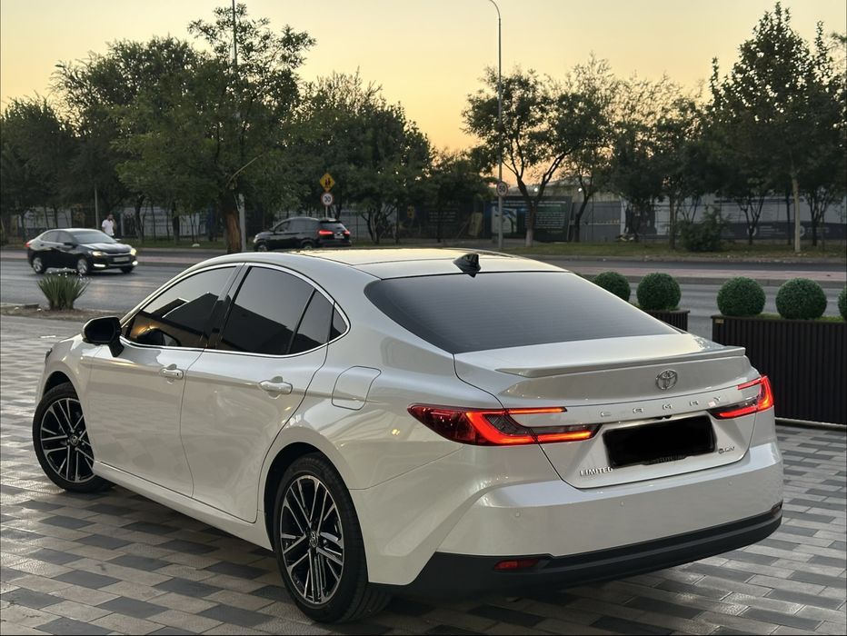 Toyota camry Limited 2025 Japan