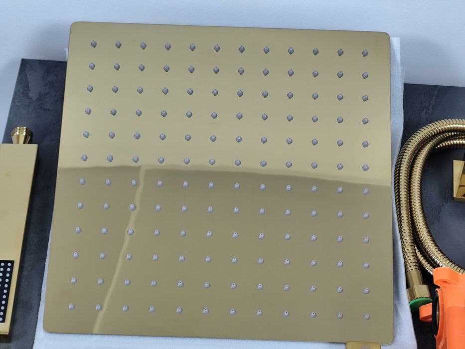 Set duș incastrat (ascuns) auriu cu para de dus stil ploaie 30x30cm