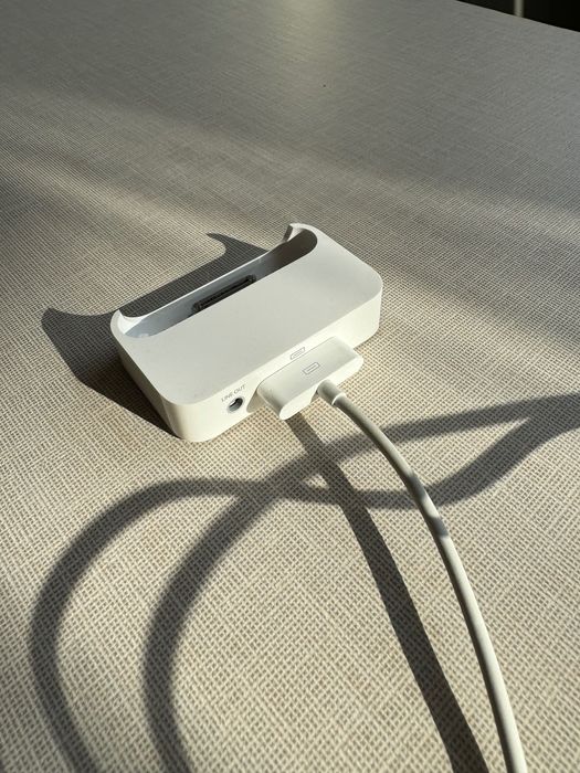 Зарядно със стойка за Iphone