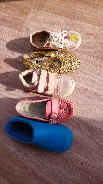 Продам детскую обувь