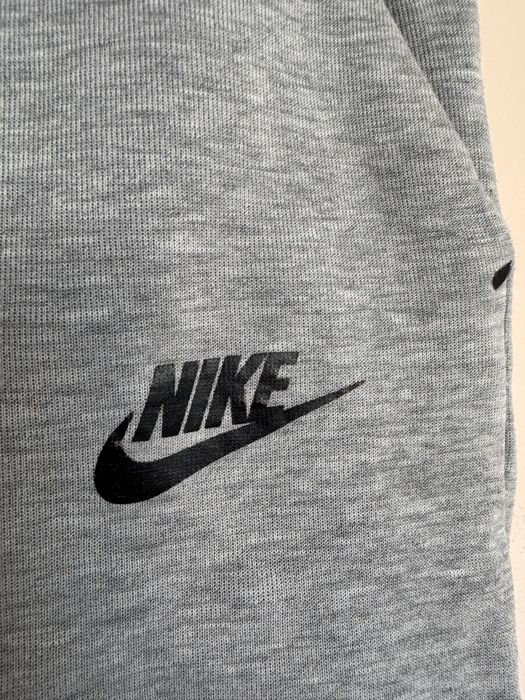 Детски долнища Nike Tech Fleece.