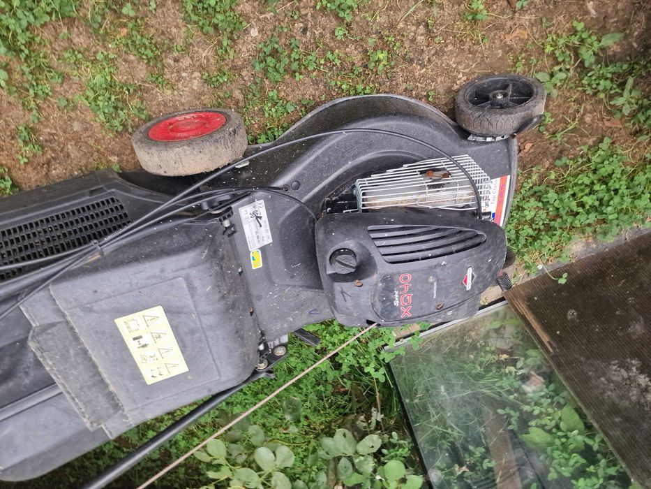 Masina de tuns iarba pe benzina BRIGGS 4CP cu TRACTIUNE si COS F IEFTI