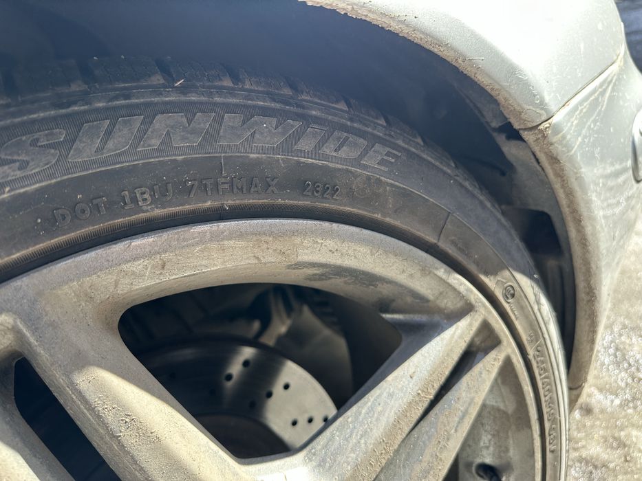 Продам резину 245/40/19