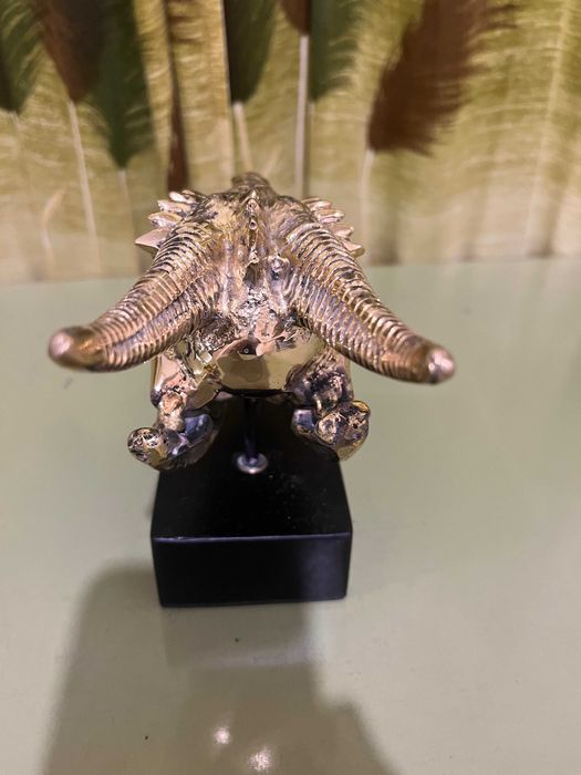 Декорация,скулптура глава на дракон от полиран бронз,в цвят злато