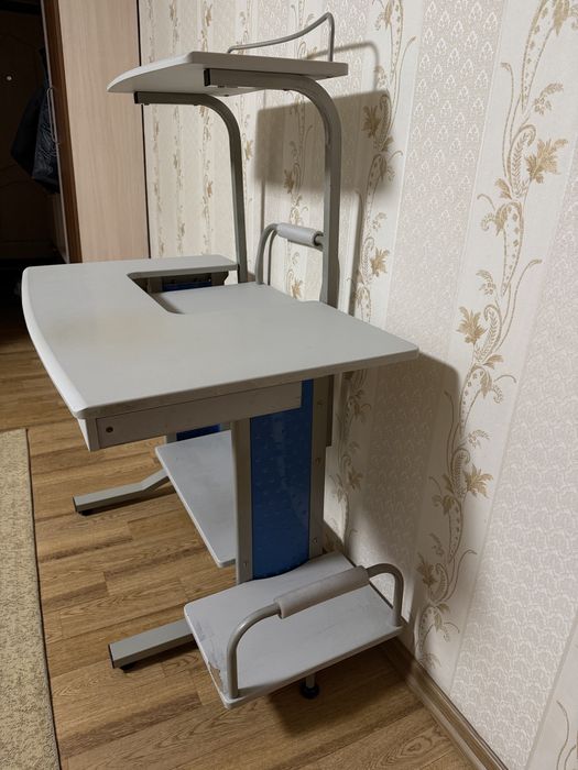 Продам компьютерный стол