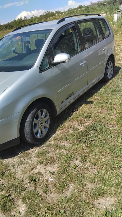VOLKSWAGEN Touran