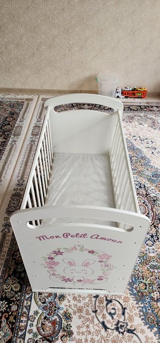 Детская кровать с бортами.