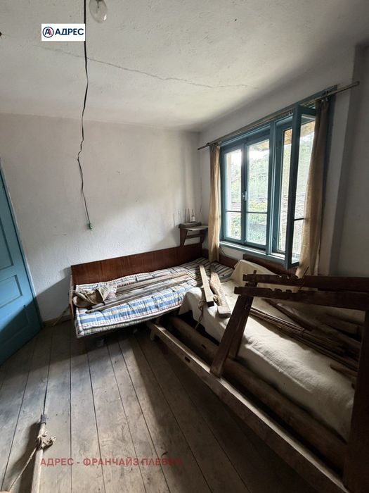 Къща в Ловеч, област-с.Ломец площ 116 цена 32000