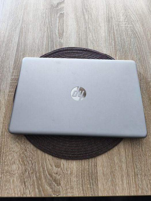 Vând laptop HP 250 G8 Notebook PC, ideal pentru muncă, școală, jocuri.