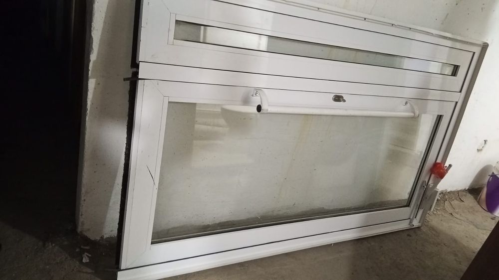 Продам Алюминиевую дверь