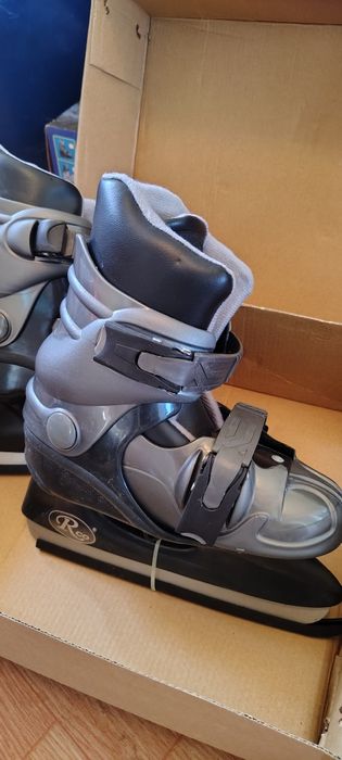 Patine NOI  mărimea 30-33 marca RCO