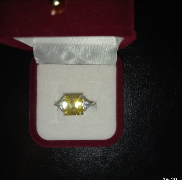 Продается кольцо 925 пробы цитрином