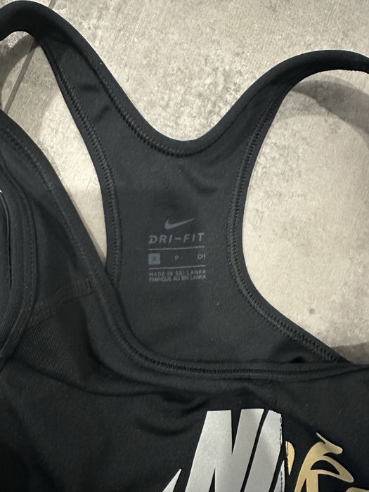 Бюстиета Nike, under armour