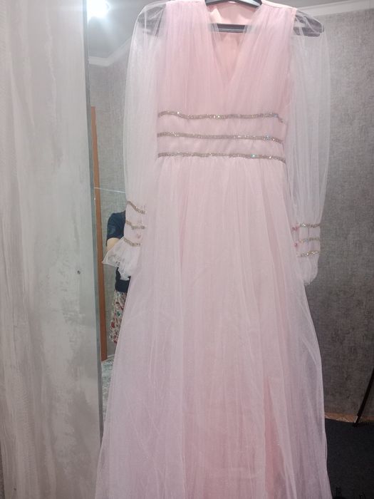 Вечернее платье в отличном состоянии