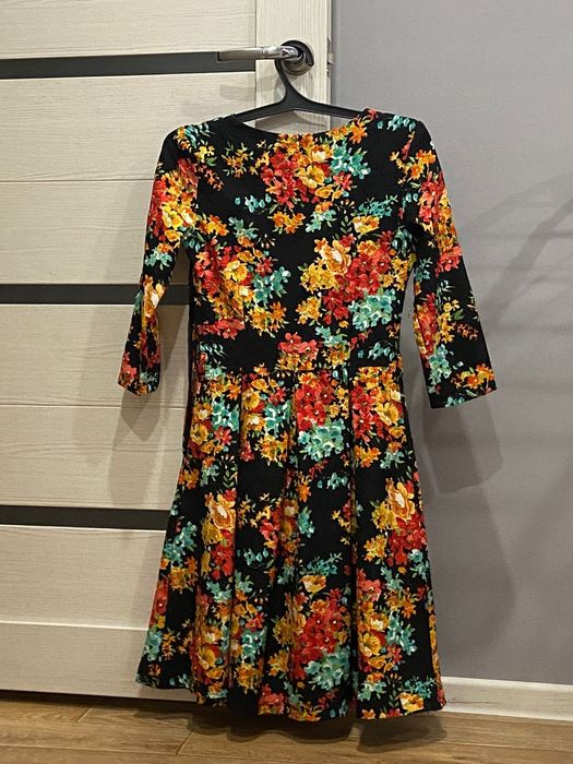 Продам красивое платье для девочки