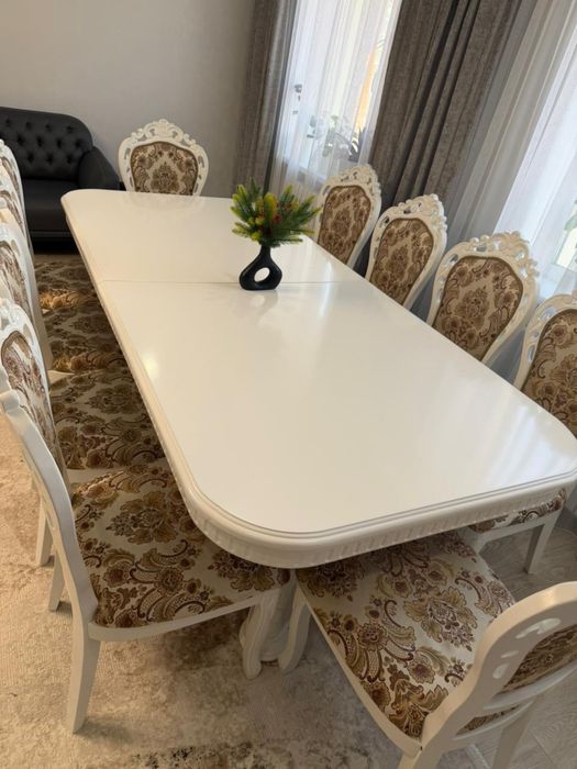 Стол и стулья 12 штук