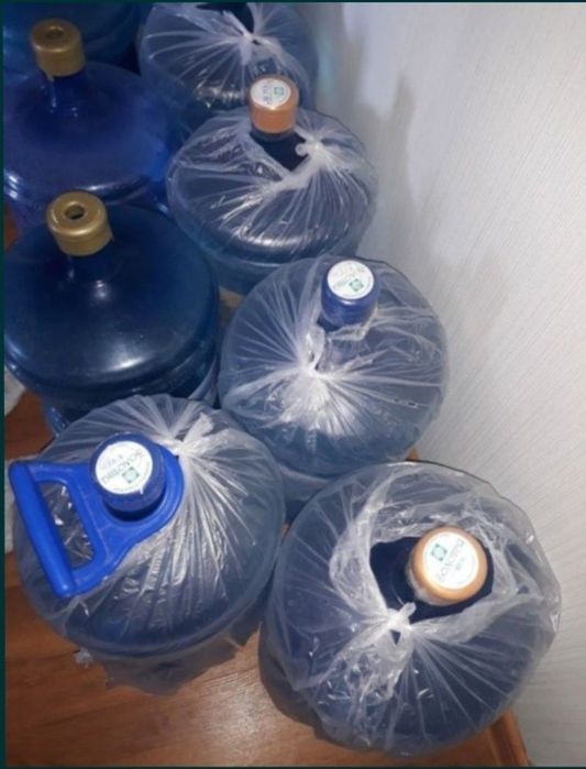 Бутыли 19 л. Можно с водой.