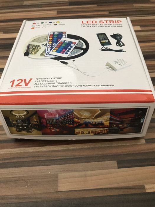 Led strip 5m cu telecomanda si incarcator banda led
