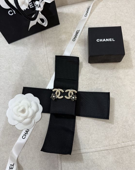 Серьги и брошь шанель с упаковкой