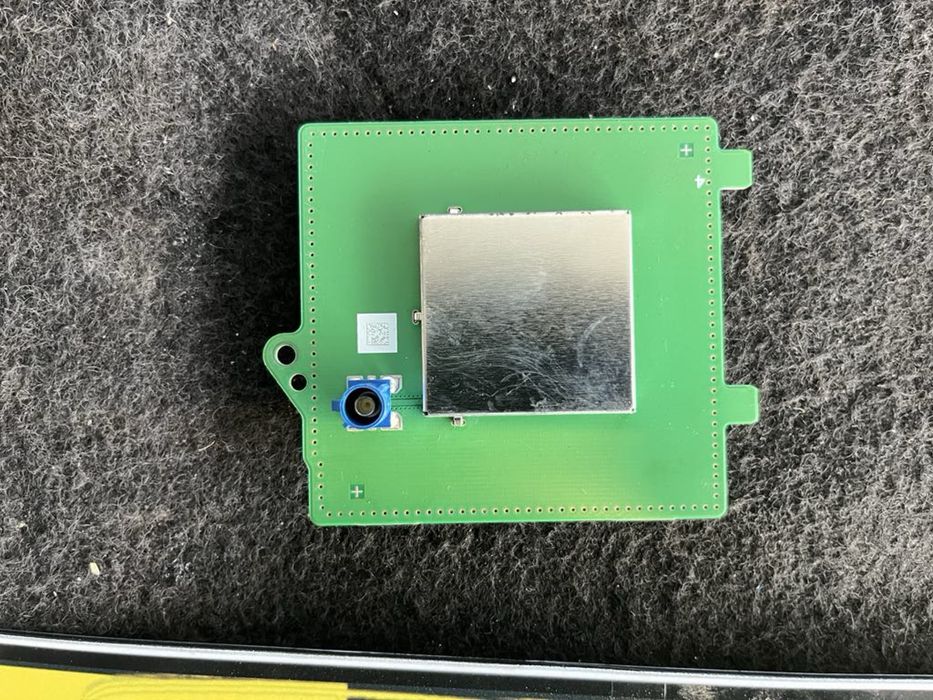 Антена GPS, GLONASS Tesla model 3, model Y 1079734 C