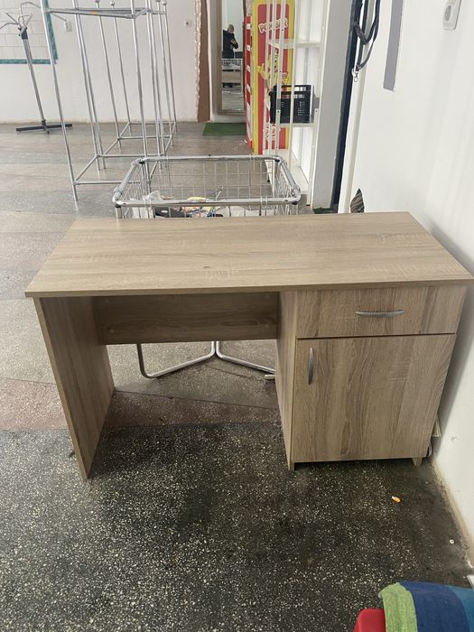 Vand birou in stare perfecta