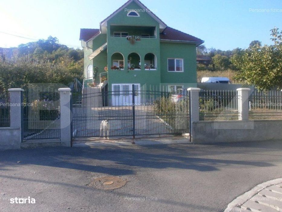 Casa individuala 220mp utili ,110mp beci, 2000mp teren zona Petrom Vii
