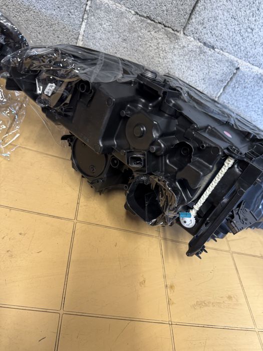 Продавам фарове full led завиващи за BMW G30/31