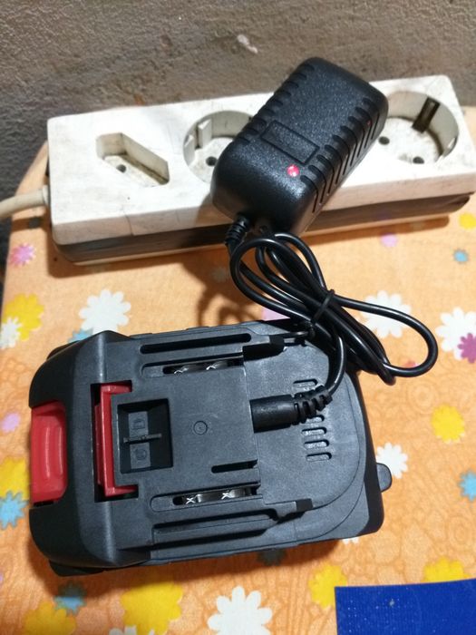 Acumulatori Scule 20v Cu Incarcator Functionali