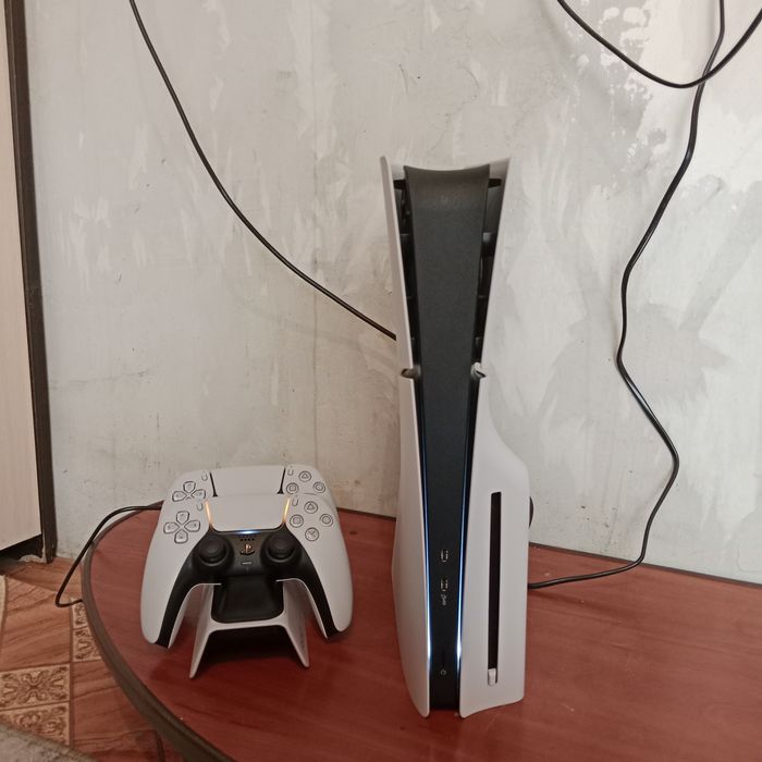 Продам PlayStation 5slim новоя