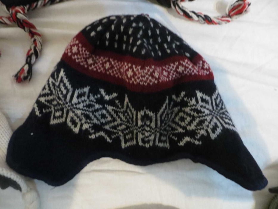 Шапки за ски и спортни дейности