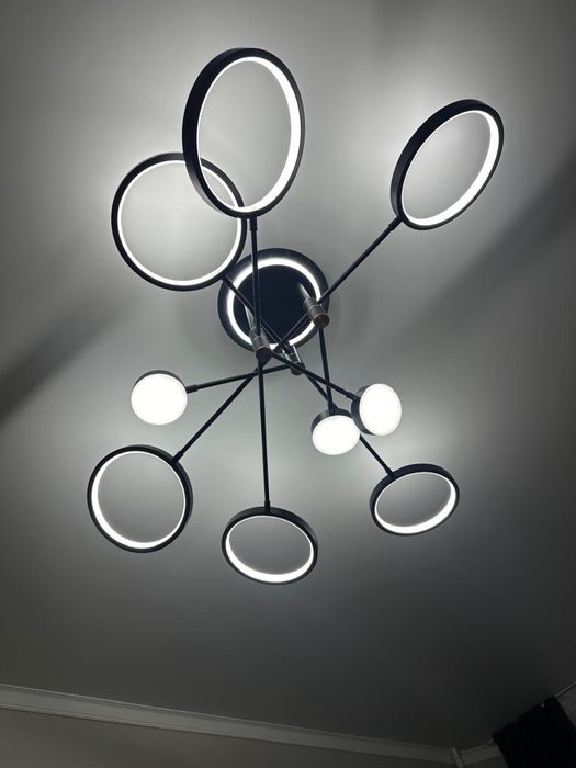 Эффектная LED-люстра с кольцами