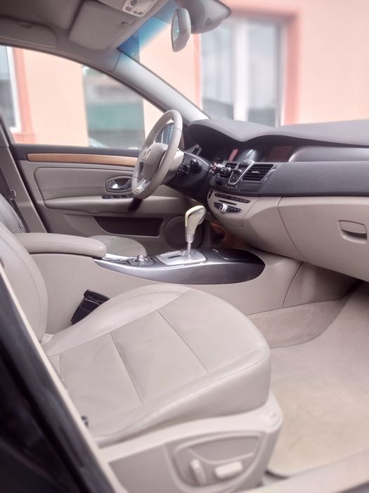 Laguna 3 Grandtour 2.0 dCi • Automată • Initiale • Full • CarVertical