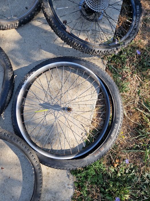 Vand roti si cauciucuri de bicicleta