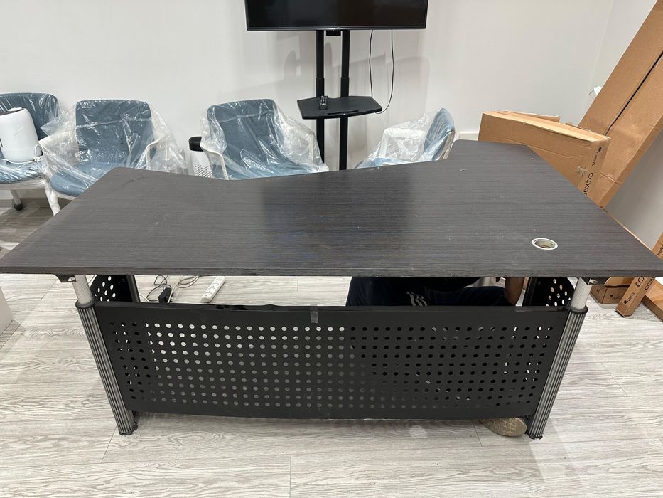 Черный офисный стол б/у